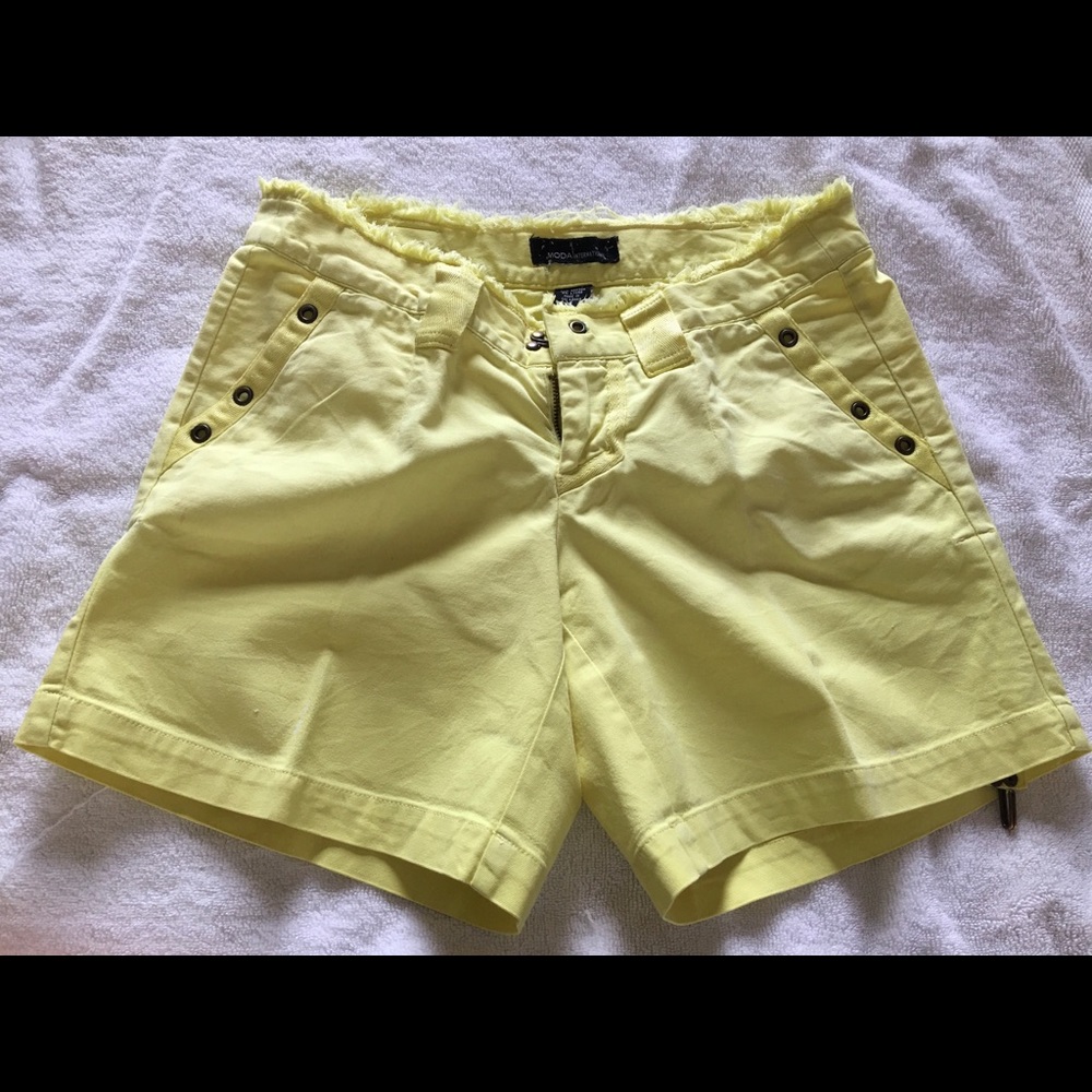 Shorts - Picture 2 of 3